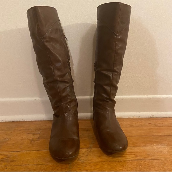 Boots - Picture 1 of 4